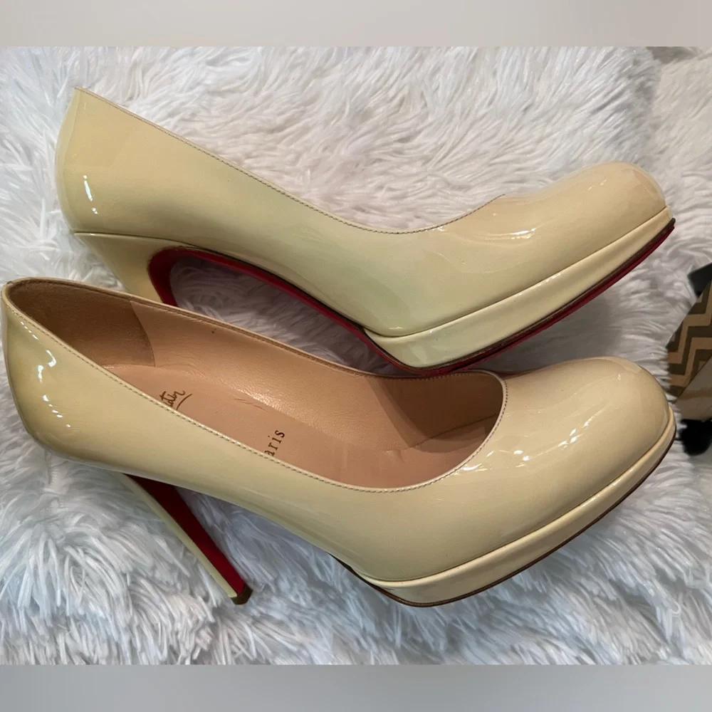 ๐HP๐ Christian Louboutin New Simple Patent Leather Pumps - Picture 2 of 11